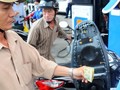 Phí bảo vệ môi trường với giá xăng sẽ tăng gấp 3 từ tháng 5 tới.