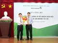 Ông Đỗ Trọng Phát (phải) được điều động, bổ nhiệm chức vụ Giám đốc Vietcombank Tây Đô thay cho ông Chuyển