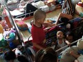 Ngân sách nhà nước vẫn còn nợ một chỗ nằm cho những bệnh nhi (ảnh chụp tại Bệnh viện Ung bướu TP.HCM)