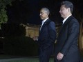 Tổng thống Mỹ Barack Obama tản bộ cùng Chủ tịch Trung Quốc Tập Cận Bình (Nguồn: AFP)
