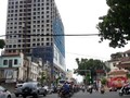Dự án chung cư số 8B Lê Trực (nằm đối diện UBND phường Điện Biên) từng bị UBND quận Ba Đình (Hà Nội) xử phạt 40 triệu đồng vì xây dựng không có giấy phép xây dựng.