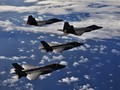 Một phi đội máy bay chiến đấu tàng hình thế hệ 5 "chim ăn thịt" F-22 Raptor của Mỹ