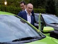 Tổng thống Nga tự tay lái chiếc xe giá rẻ Lada Vesta đi dự sự kiện