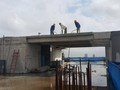 Phá dỡ phần sai phạm tòa nhà 8B Lê Trực diễn ra theo kiểu cầm chừng "câu giờ"