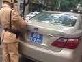 Hàng loạt xe ôtô đeo biển xanh giả mạo xe của cơ quan nhà nước bị camera giám sát giao thông phát hiện 