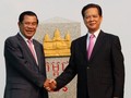 Thủ tướng Nguyễn Tấn Dũng và Thủ tướng Chính phủ Hoàng gia Campuchia Samdec Hun Sen đến dự lễ khánh thành cột mốc biên giới 275 - Ảnh: Đ. VỊNH