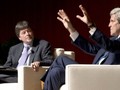 Ngoại trưởng Mỹ John Kerry trao đổi với đạo diễn phim tài liệu Ken Burns (trái) về những trải nghiệm liên quan tới Chiến tranh Việt Nam hôm 27/4.