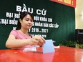 Cử tri Hà Nội đi bỏ phiếu sáng 22/5.