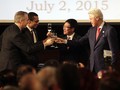 Cựu tổng thống Mỹ Bill Clinton trở lại Việt Nam nhân dịp kỷ niệm 20 năm hai nước bình thường hóa quan hệ ngoại giao. Ảnh: Columbian