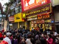 Người dân Hà Nội chen nhau mua vàng ngày thần tài