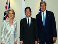 Ngoại trưởng Úc Julie Bishop, Ngoại trưởng Nhật Fumio Kishida và Ngoại trưởng Mỹ John Kerry