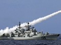 Khu trục hạm Hàng Châu của hải quân Trung Quốc phóng tên lửa trong một cuộc tập trận ở Biển Đông