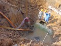 Đường ống nước sạch sông Đà cấp nước cho Hà Nội bị vỡ tiếp lần thứ 10 vào ngày 15-1-2015 - Ảnh: Phương Minh