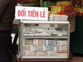 Cận Tết, thị trường tiền lẻ sôi động từ trên các trang mạng xã hội ra ngoài các tuyến phố.