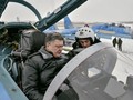 Tổng thống Ukraine Petro Poroshenko trên chiếc máy bay chiến đấu Su-27.