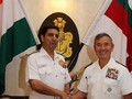 Đô đốc Hải quân Ấn Độ Robin Dhawan và Đô đốc Hải quân Mỹ Harry Harris Jr 