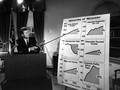Tổng thống Kennedy thuyết trình về ngân sách quốc gia Mỹ.  