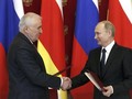 Tổng thống Putin vừa ký kết hiệp ước an ninh với lãnh đạo chính quyền Nam Ossetia, Leonid Tibilov.