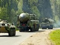 Tổ hợp tên lửa "Topol-M hành quân