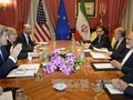 Ngoại trưởng Mỹ John Kerry (trái) và người đồng cấp Iran Mohammad Javad Zarif (phải) bắt đầu cuộc đàm phán tại Lausanne, Thụy Sĩ, ngày 29/3. Ảnh: AFP-TTXVN