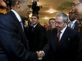 Tổng thống Mỹ Barack Obama bắt tay Chủ tịch Raoul Castro tại thượng đỉnh Châu Mỹ, Panama ngày 10/04/2015 - REUTERS