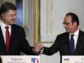 Tổng thống Pháp Hollande (bên phải) và người đồng cấp Ukraine Poroshenko