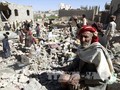 Những căn nhà bị sập sau các vụ oanh tạc của liên quân chống phiến quân Houthi tại Sanaa. AFP/ TTXVN