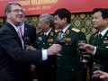 Bộ trưởng Quốc phòng Mỹ Carter và các tướng lĩnh quân đội Việt Nam sau lễ ký Tuyên bố tầm nhìn chung quốc phòng Việt - Mỹ sáng nay.