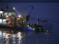 Tàu và nhân viên cứu hộ hoạt động ở nơi tàu Ngôi sao phương Đông chìm. Ảnh: Reuters.