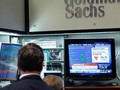 Một văn phòng của ngân hàng Hoa Kỳ Goldman Sachs tại thị trường chứng khoán New York. Ảnh AFP/Chris Hondros/Getty Images