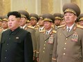Lãnh đạo Triều Tiên Kim Jong-un (trái) và Bộ trưởng Quốc phòng Hyon Yong-chol tại một sự kiện hôm 16/2 ở Bình Nhưỡng. Ảnh: CFP