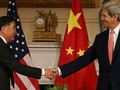 Các nhà chính trị ngoại giao Mỹ - Trung Quốc tuy bắt tay nhau tại Washington nhưng chưa thể giải quyết mọi bát đồng. Ảnh: AFP