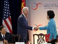 Phó tổng thống Mỹ Joe Biden bắt tay Phó thủ tướng Trung Quốc Lưu Diên Đông tại hội đàm. Ảnh: Reuters