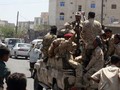 Binh sĩ của Chính phủ Yemen tuần tra ở thành phố Taiz hồi tháng 3 - Ảnh: UPI