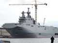 Tàu chiến Vladivostok, một trong hai tàu chiến lớp Mistral mà Paris đóng cho Moscow, neo tại nhà máy đóng tàu STX France ở Saint-Nazaire, miền tây Pháp, hồi năm ngoái. Ảnh:  AFP