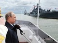 Tổng thống Nga Vladimir Putin tham gia duyệt binh nhân ngày Hải quân tại Baltiisk, phía Tây nước Nga vào hôm 26/7. Ảnh: Sputnik/AP