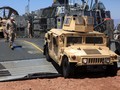 Xe Humvess đổ bộ từ tàu đệm khí Mỹ