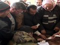 Syria: Hàng chục phiến quân nộp súng đầu thú