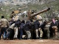 Nhóm Jund Al-Aqsa (Al Qaeda Syria) cố gắng hỗ trợ khởi động một chiếc xe tăng