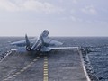 Tiêm kích S-33 xuất kích từ tàu sân bay Đô đốc Kuznetsov trên bờ biển Syria