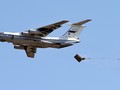 Máy bay vận tải hạng nặng IL-76 thả hàng viện trợ cho quân đội Syria ở Deir Ezzor
