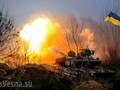 Xe tăng Ukraine pháo kích vào chiến tuyến của lực lượng dân quân Donesk