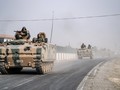 Xe tăng quân đội Thổ Nhĩ Kỳ trên đường tiến vào Syria