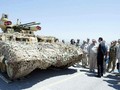  Tổng thống Syria Bashar al-Assad  đang nghe giới thiệu về xe yểm trợ hỏa lực BMPT Terminator - 2