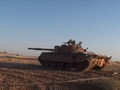 Xe tăng quân đội Syria tiến công trên hướng đông tỉnh Hama