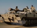 Pháo tự hành của quân đội Syria trên đường cao tốc Sukhnah - Deir Ezzor - ảnh ANNA News