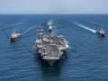 Cụm các khu trục hạm hải quân Hàn Quốc, các tàu khu trục tên lửa Arleigh Burke, khu trục hạm USS Lake Champlain thuộc lớp tàu khu trục Ticonderoga và tàu sân bay USS Carl Vinson - ảnh Reuters