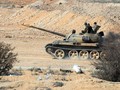 Xe tăng quân đội Syria tiến công trên vùng sa mạc phía đông tỉnh Hama - ảnh minh họa Masdar News