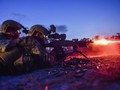 Lính thủy đánh bộ Mỹ sử dụng súng máy M249 với kính ngắm hồng ngoại - ảnh U.S. Marine Corps