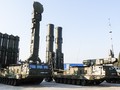 Hệ thống tên lửa phòng không tầm xa S-300V4 - ảnh Russian Arms